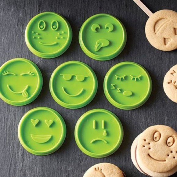 Pampered Chef Emoji Cookie Cutter Set - Picture 1 of 3